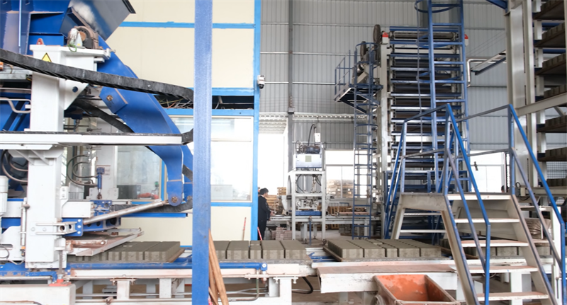 一機多磚、節(jié)能降碳，泉工策尼特15型打造綠色建材“泉工樣板”